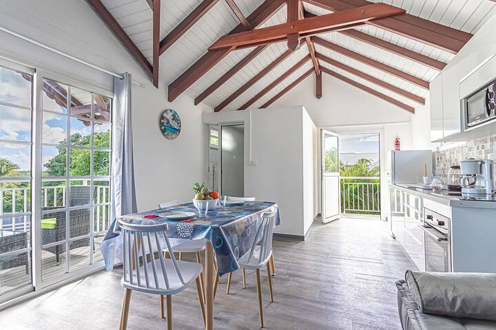 Profitez d'un séjour tranquille à l'appartement LA SAINTOISE avec vue sur piscine